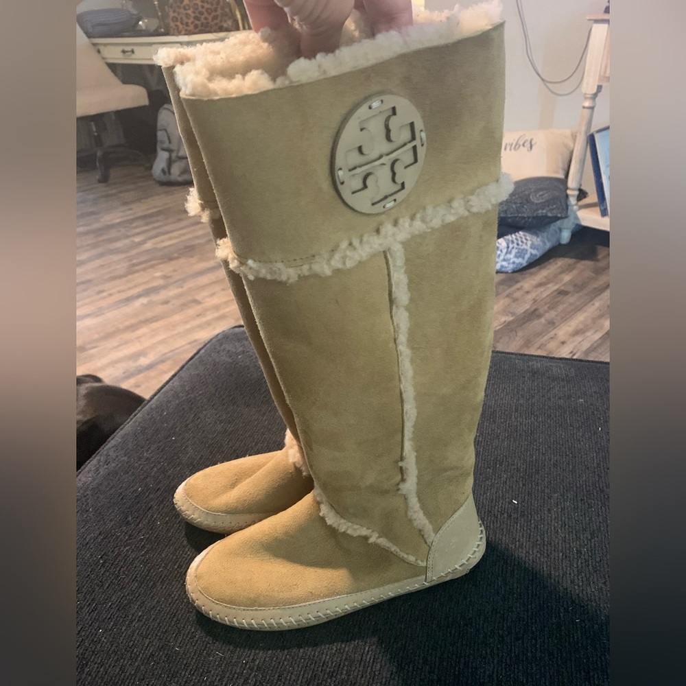 Butter soft fur lined boots. Hardly worn.